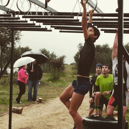 Alejandra de Castro en una carrera de obstáculos con nuestros suplementos deportivos