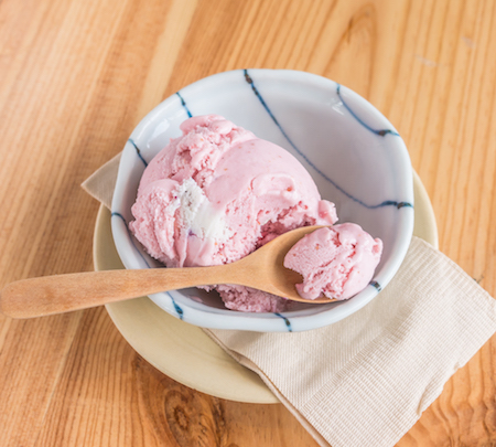helado cremoso de fresa proteico bajo en azúcares para tu nutrición deportiva.jpg
