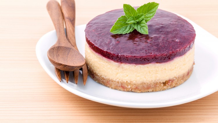 tarta de queso fitness con cobertura de arándanos